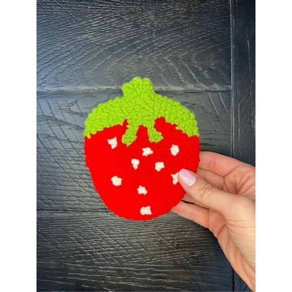 tufted strawberry embroidered mug rug - Picture 1 of 3